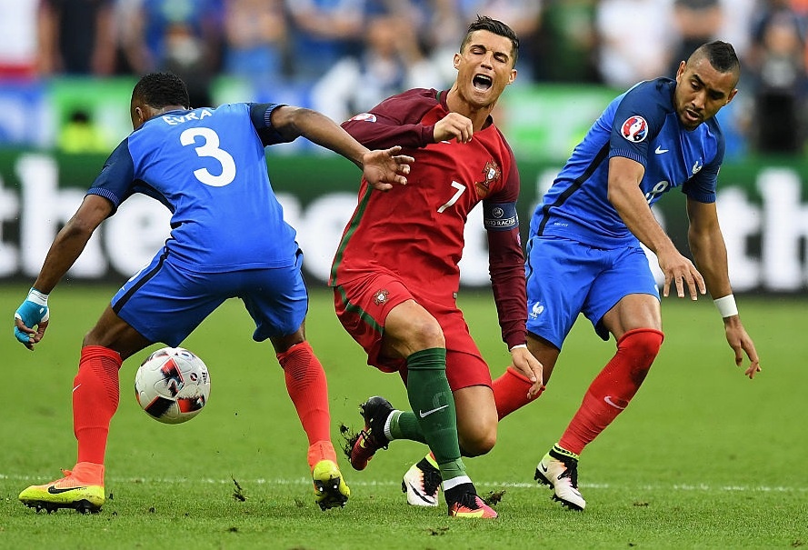 Payet bi cam ghet vi lam Ronaldo chan thuong hinh anh