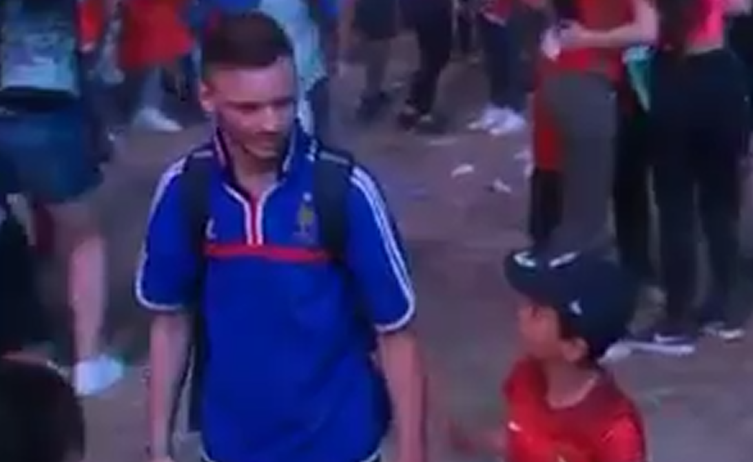 Duoc fan nhi Bo Dao Nha an ui, CDV Phap nin khoc hinh anh