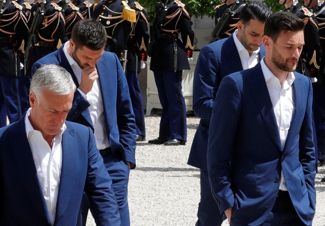 Tuyen thu Phap gap Tong thong voi nhung guong mat buon hinh anh