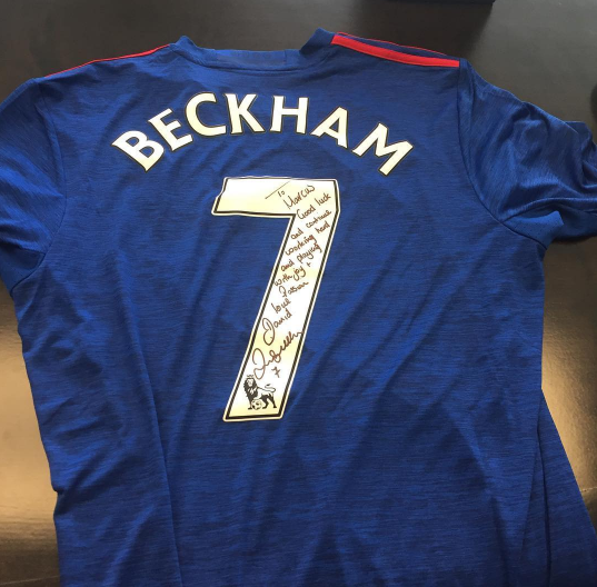 Rashford nhan qua cua Beckham anh 1