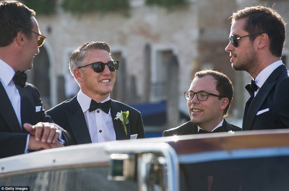 Ivanovic rang ro, Schweini dep tai tu o ngay cuoi thu hai hinh anh