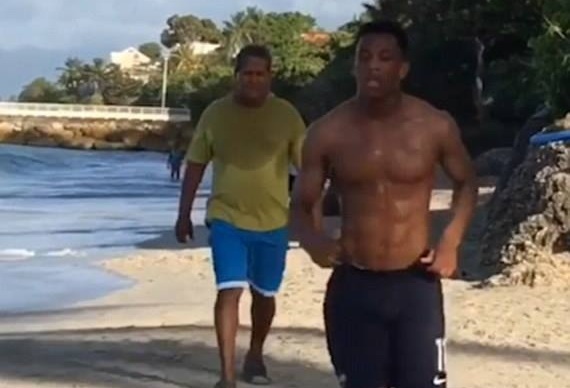 Martial chay bo va gap bung 6 mui tren bai bien hinh anh