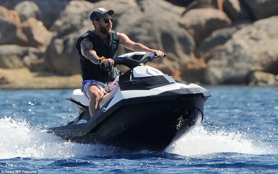 Sao bong da tan huong ky nghi tren bien hinh anh