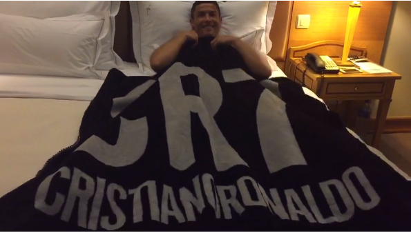 ‘Doanh nhan’ Ronaldo trinh lang san pham moi hinh anh