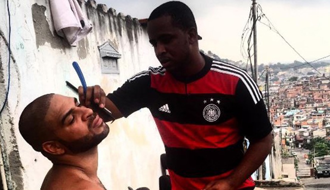 ‘Hoang de’ Adriano song lui thui o khu o chuot hinh anh