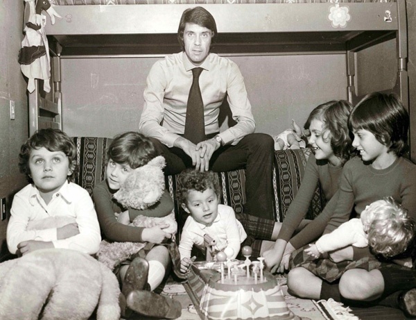 Me Paolo Maldini qua doi anh 8