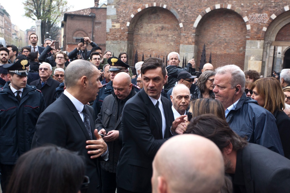 Me Paolo Maldini qua doi anh 1