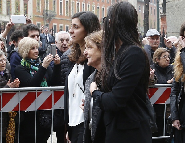 Me Paolo Maldini qua doi anh 3