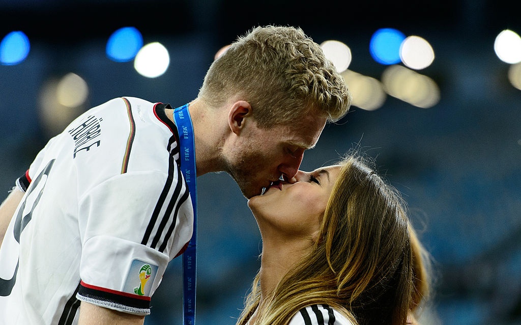 Schuerrle chia tay hon the xinh dep hinh anh