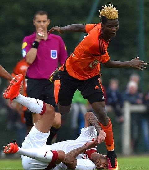 Menez bị giẫm đứt tai ảnh 1 Menez bi giam dut tai anh 1