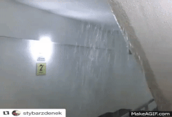 Nuoc chay nhu suoi trong khu nha VDV Olympic hinh anh