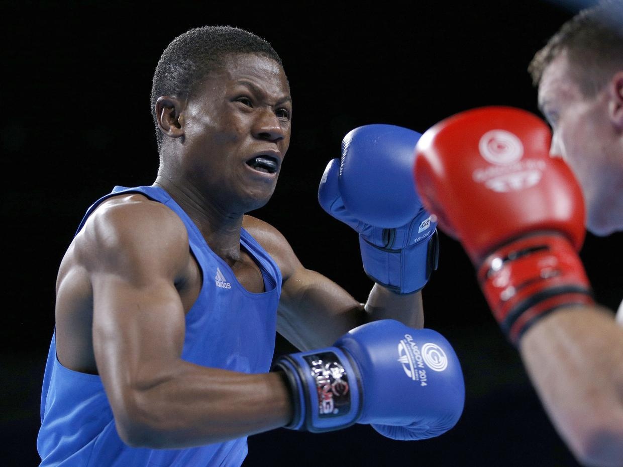 Them vo si bi bat giu vi tan cong tinh duc nu hau phong hinh anh