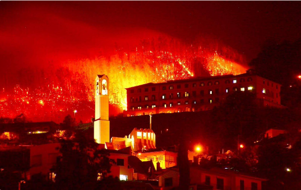 Ronaldo chi tien cuu tro que nha chim trong bien lua hinh anh