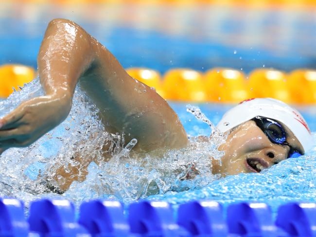 Binh luan vien goi VDV Trung Quoc la ‘con lon chet’ hinh anh