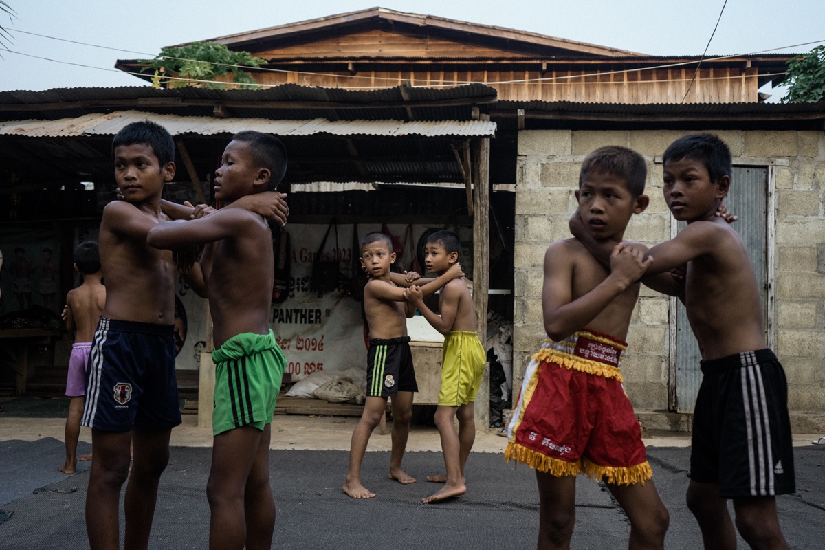 tre em dam boc o Campuchia anh 6