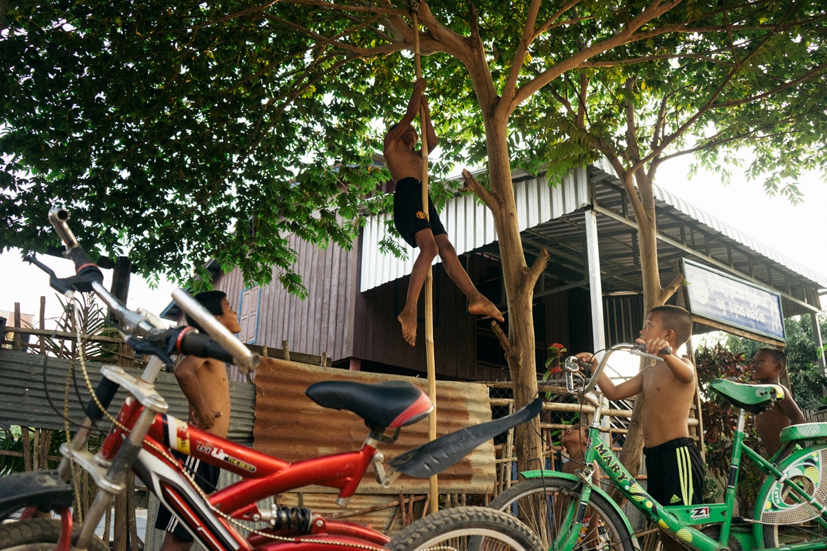 tre em dam boc o Campuchia anh 7