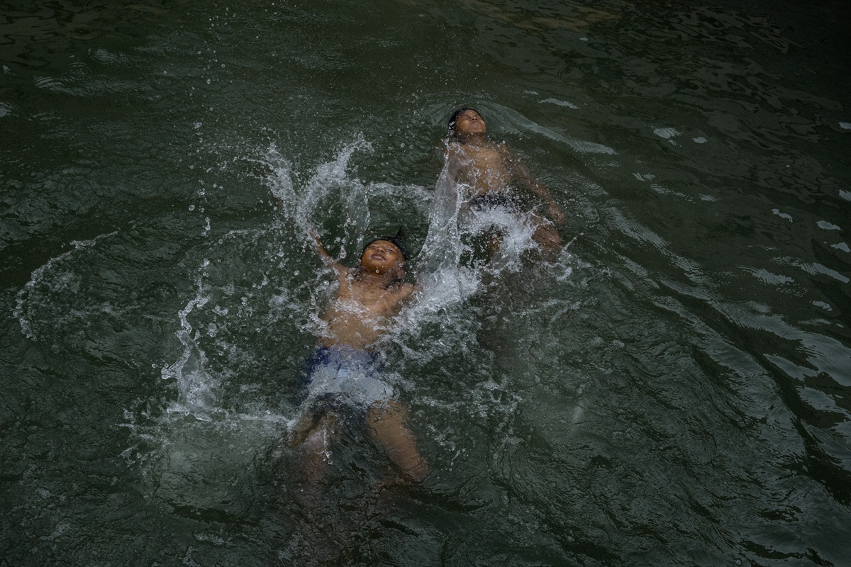 tre em dam boc o Campuchia anh 8