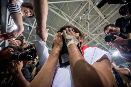 do vat Nhat khoc ben di anh me anh 2