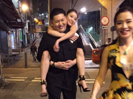 Co dong vien giong Kim Jong Un duoc chu y o Brazil hinh anh