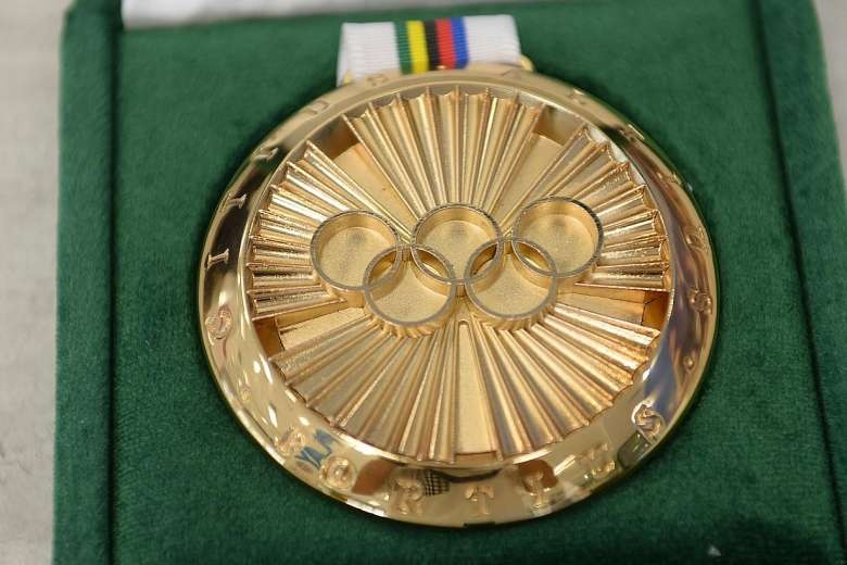 đôi VĐV dìu nhau về đích ảnh 1 doi VDV diu nhau ve dich anh 1