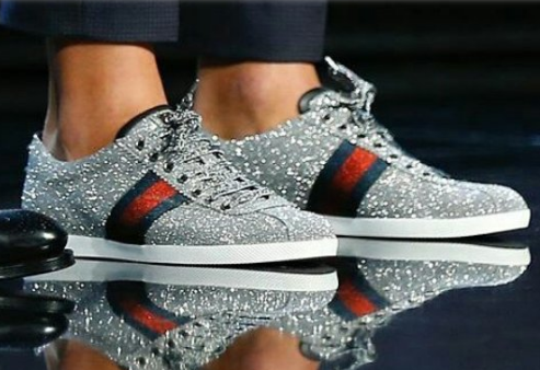 Griezmann bi che gieu vi di giay the thao du le sang trong hinh anh