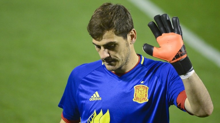 Casillas va nhieu ten tuoi bi loai khoi tuyen Tay Ban Nha hinh anh