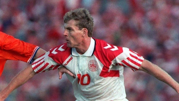 Nhà vô địch Euro khỏa thân ảnh 2 Nha vo dich Euro khoa than anh 2