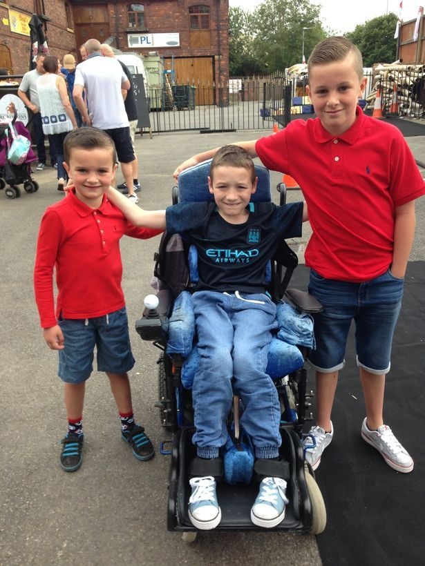 fan MU xăm logo Man City ảnh 3 fan MU xam logo Man City anh 3