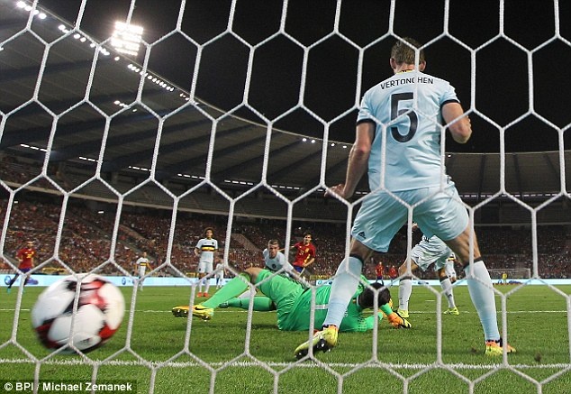 Bi giao huu Tay Ban Nha anh 6