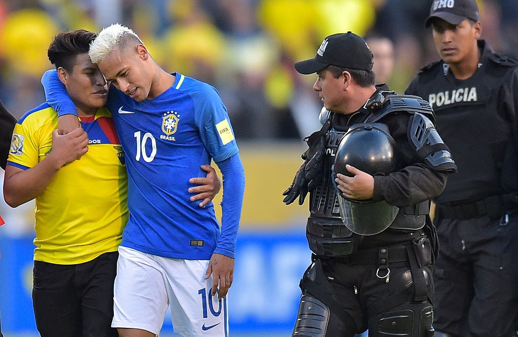 Neymar giup Brazil thang Ecuador anh 13