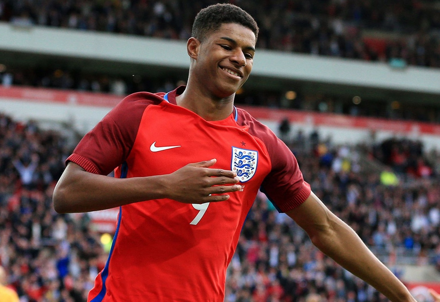 Rashford ghi ban trong 5 tran ra mat, lap 6 ky luc hinh anh