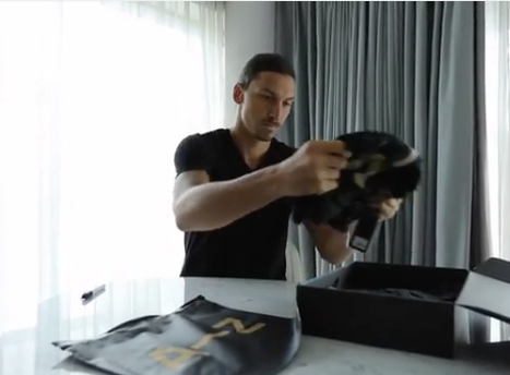 Ibrahimovic goi qua tang doi thu kem loi thach thuc hinh anh