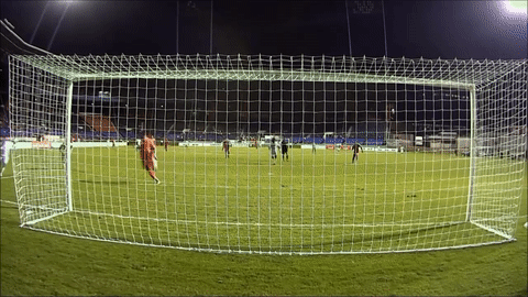 Lao thang ‘cho hiem’ vao cot doc vi no luc cuu thua hinh anh