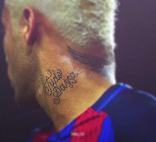 Ronaldo khoe chuot bap tay anh 3