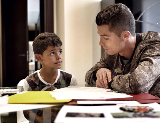 Ronaldo,  Neymar,  Messi anh 1