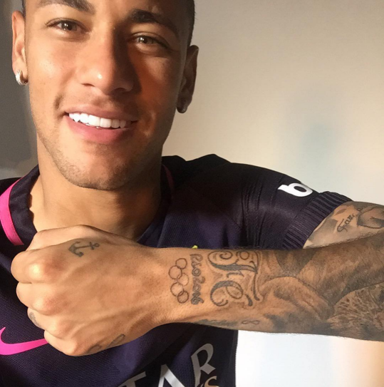 Ronaldo,  Neymar,  Messi anh 8