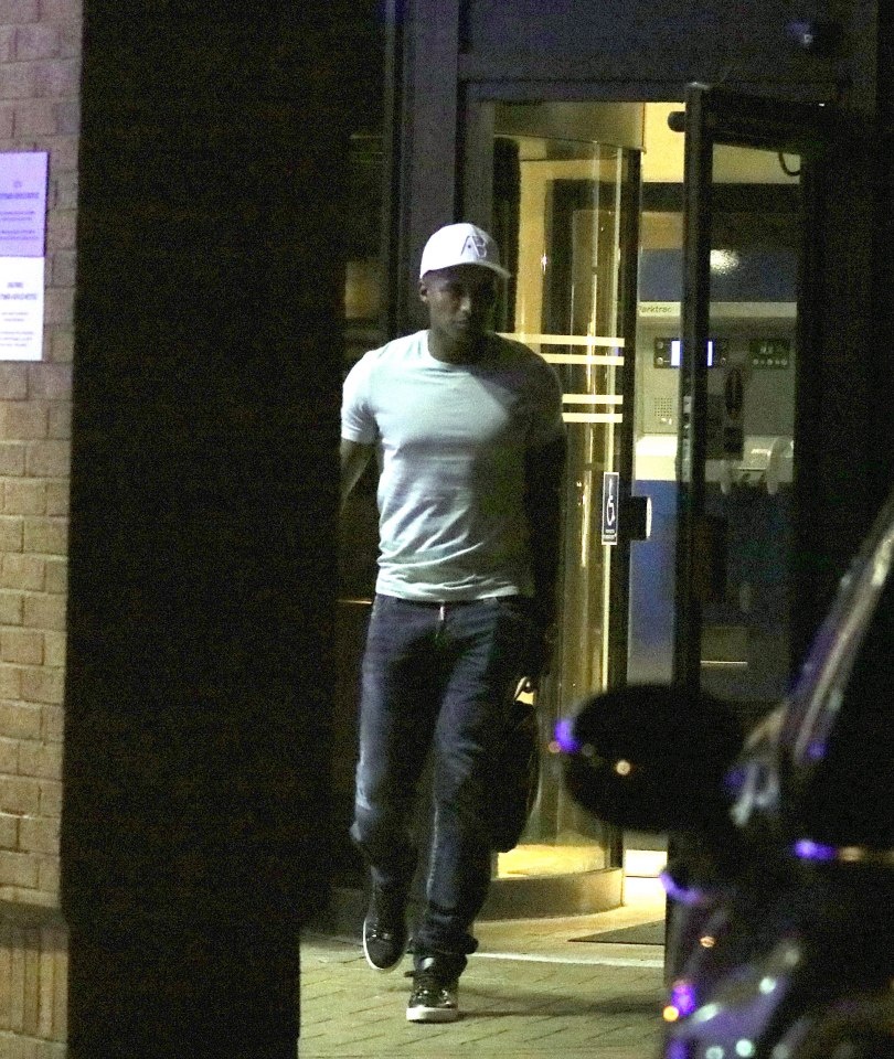 Valencia vui vẻ bên người đẹp ảnh 1 Valencia vui ve ben nguoi dep anh 1