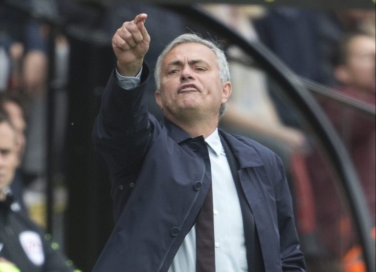 Mourinho do loi cho trong tai va van den hinh anh