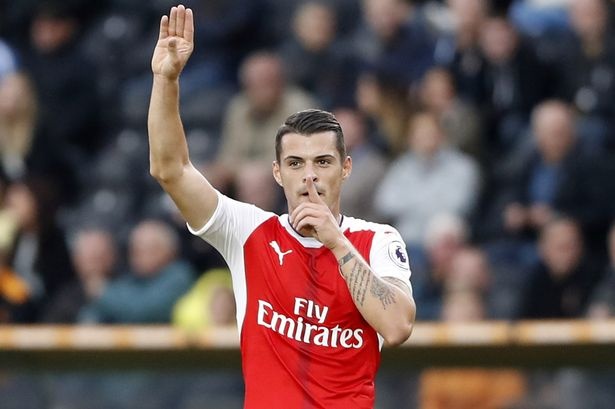Xhaka ra dấu im miệng ảnh 1 Xhaka ra dau im mieng anh 1
