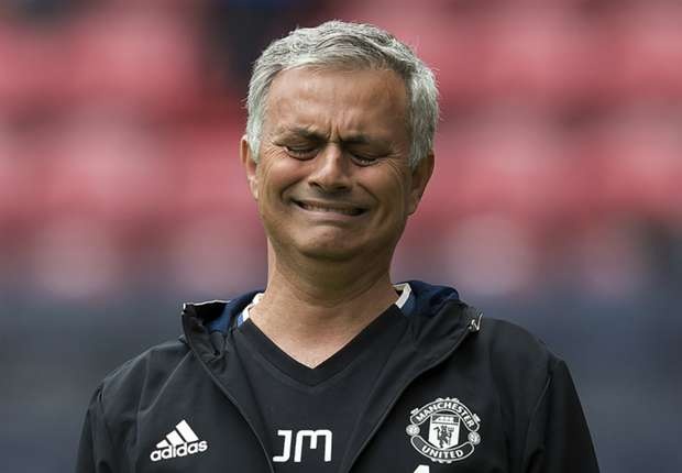 Anh che Pogba va Mourinho lan truyen tren mang hinh anh