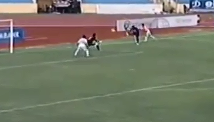 Fan quoc te tram tro truoc sieu pham V.League hinh anh