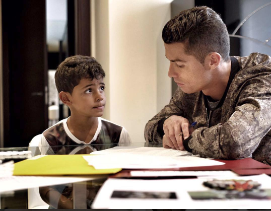 Ronaldo khoe con gãy răng ảnh 3 Ronaldo khoe con gay rang anh 3