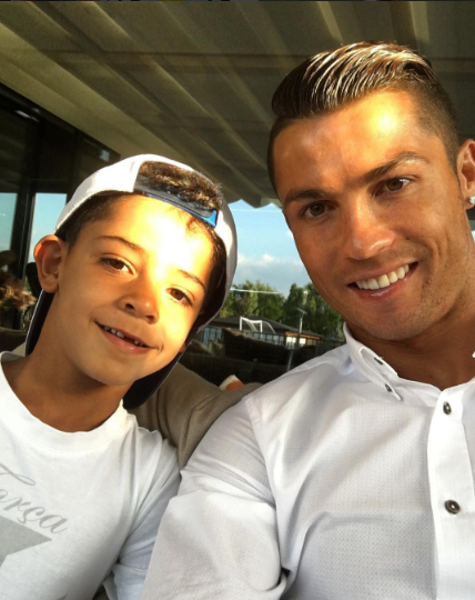 Ronaldo khoe con gãy răng ảnh 2 Ronaldo khoe con gay rang anh 2