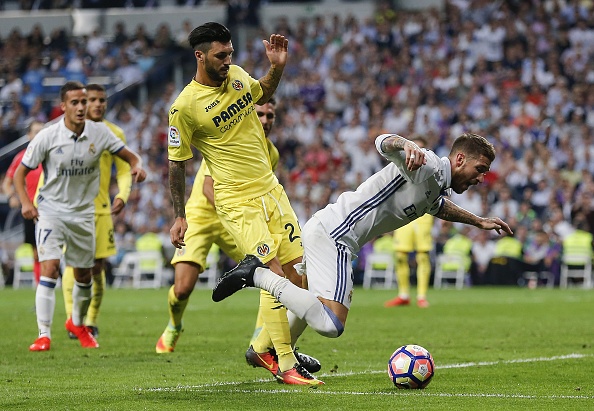 Ramos an va kiem phat den, dong kich dinh lua trong tai hinh anh