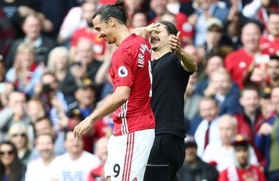 Ibrahimovic tu choi cai om cua ‘ban sao’ hinh anh