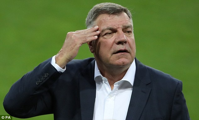 Lien doan bong da Anh vut 4000 chiec ao vi Allardyce hinh anh