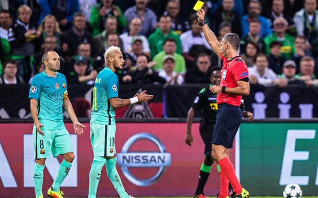 Suarez chửi trọng tài ảnh 1 Suarez chui trong tai anh 1