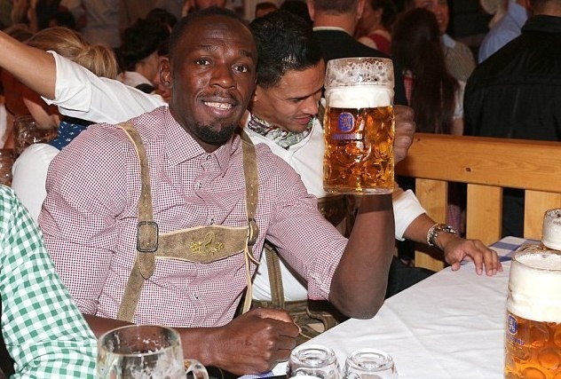 Usain Bolt tham dự lễ hội bia ảnh 1 Usain Bolt tham du le hoi bia anh 1