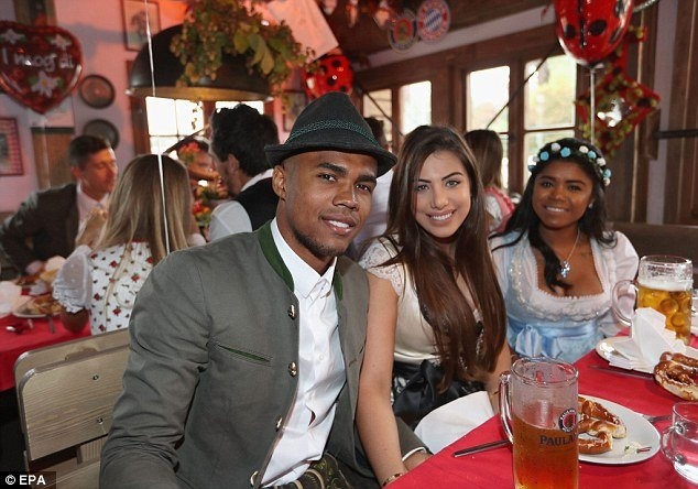 Usain Bolt tham dự lễ hội bia ảnh 7 Usain Bolt tham du le hoi bia anh 7