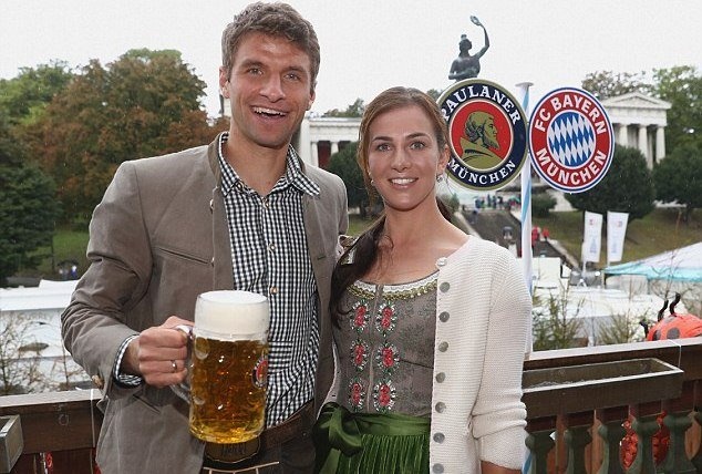 Usain Bolt tham dự lễ hội bia ảnh 10 Usain Bolt tham du le hoi bia anh 10